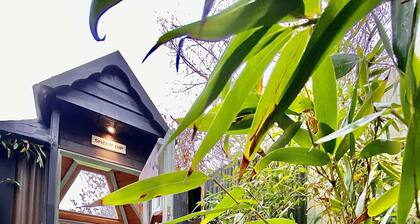 Shepard hut - Hot Tub, Outdoor Shower, Bath