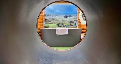 Shepard hut - Hot Tub, Outdoor Shower, Bath