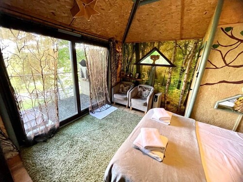 Tree House - Hot Tub on balcony