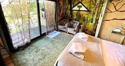 Tree House - Hot Tub on balcony