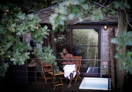 Tree House - Hot Tub on balcony