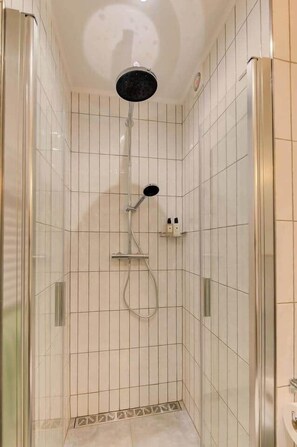 Shower, hair dryer - Sunny 4* studio with garden view (Luxembourg)