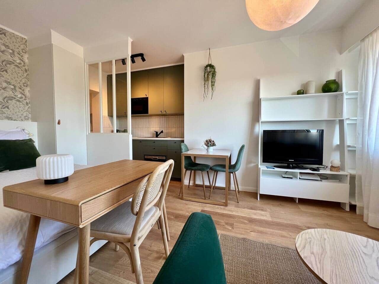 1 slaapkamer, een strijkplank/strijkijzer, wifi, beddengoed