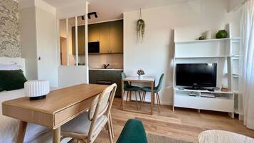 1 slaapkamer, een strijkplank/strijkijzer, wifi, beddengoed
