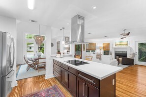 Fridge, microwave, oven, stovetop - 30A ~ Private Pool ~ Golf Cart ~ Screened In Porch (Santa Rosa Beach)