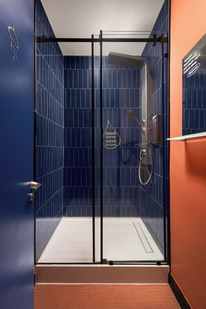 Jab�ón, shampoo, papel de baño 