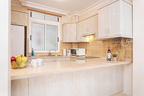 Microwave, oven, stovetop, coffee/tea maker