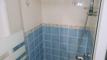 Toallas, jabón y papel higiénico