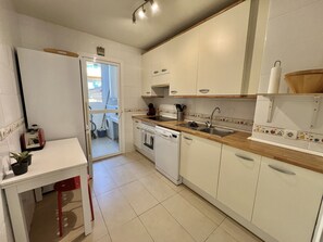 ثلاجة، ميكروويف، فرن، غسالة أطباق