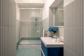 Shower, free toiletries, hair dryer, bidet - Daplace - Flaminia Apartment (Roma)