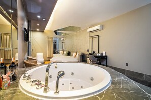 Luxury Double Room | Bathroom - Collection O Bonita Grand Hotel (Ho-Chi-Minh)