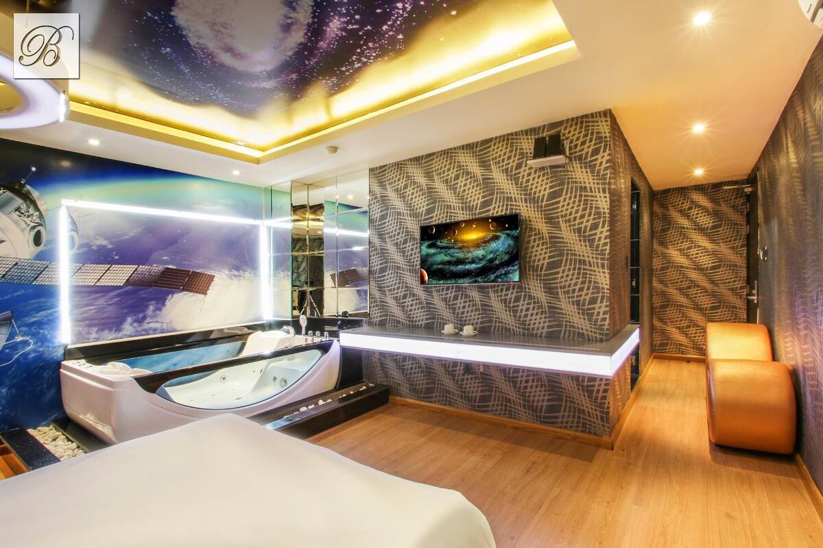 ห้องลักซ์ชัวรี่ดับเบิล | โต๊ะทำงาน, Wi-Fi ฟรี, ผ้าปูที่นอน