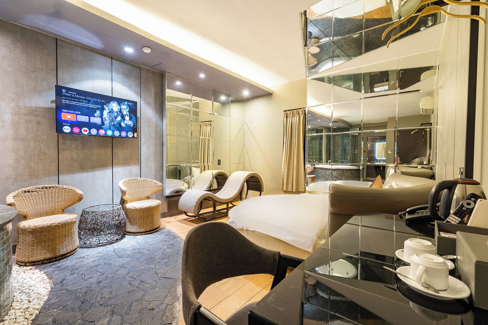 Luxury Double Room | Desk, free WiFi, bed sheets