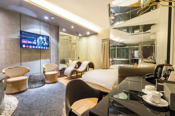 غرفة مزدوجة فاخرة | مكتب وواي فاي مجانًا وملاءات أسرّة