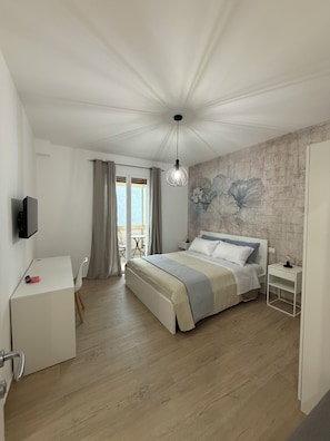 Fiori di Loto | Desk, laptop workspace, soundproofing, iron/ironing board - Bart165 Luxury Rooms (Palermo)