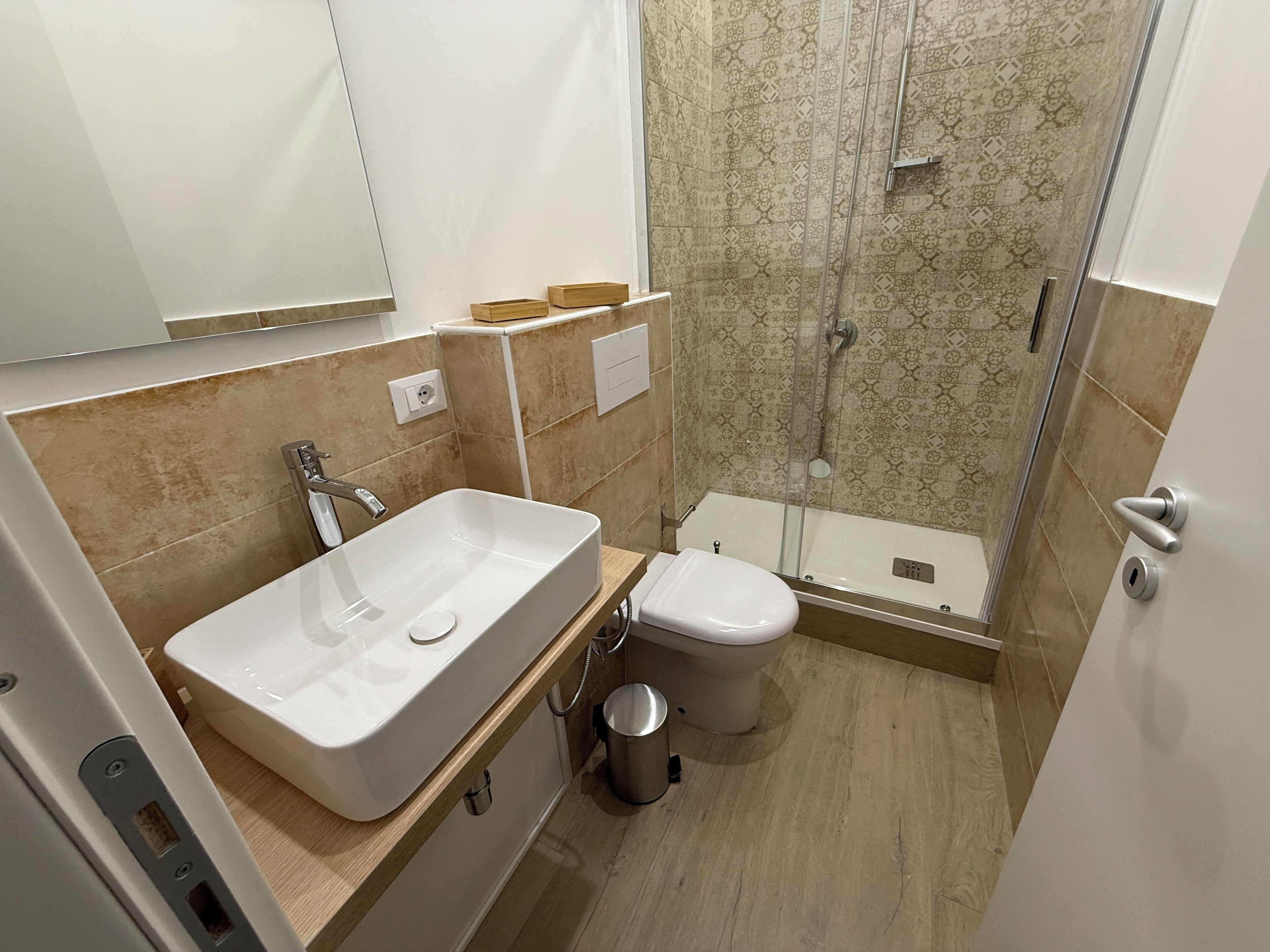 Classic Double Room | Bathroom | Shower, hair dryer, towels, soap