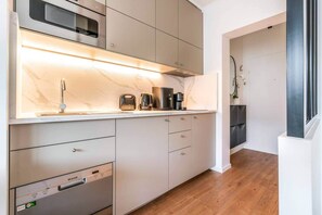 Fridge, microwave, stovetop, dishwasher - Studio 4* City center 2 steps from bld Royal and streetcar (Luxembourg)