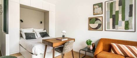 1 slaapkamer, een strijkplank/strijkijzer, wifi, beddengoed