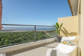 Property grounds - Vacation Apartment 'Beautiful Sea View and Pool Finca 5' with Sea View, Shared Pool and Wi-Fi (Adeje)