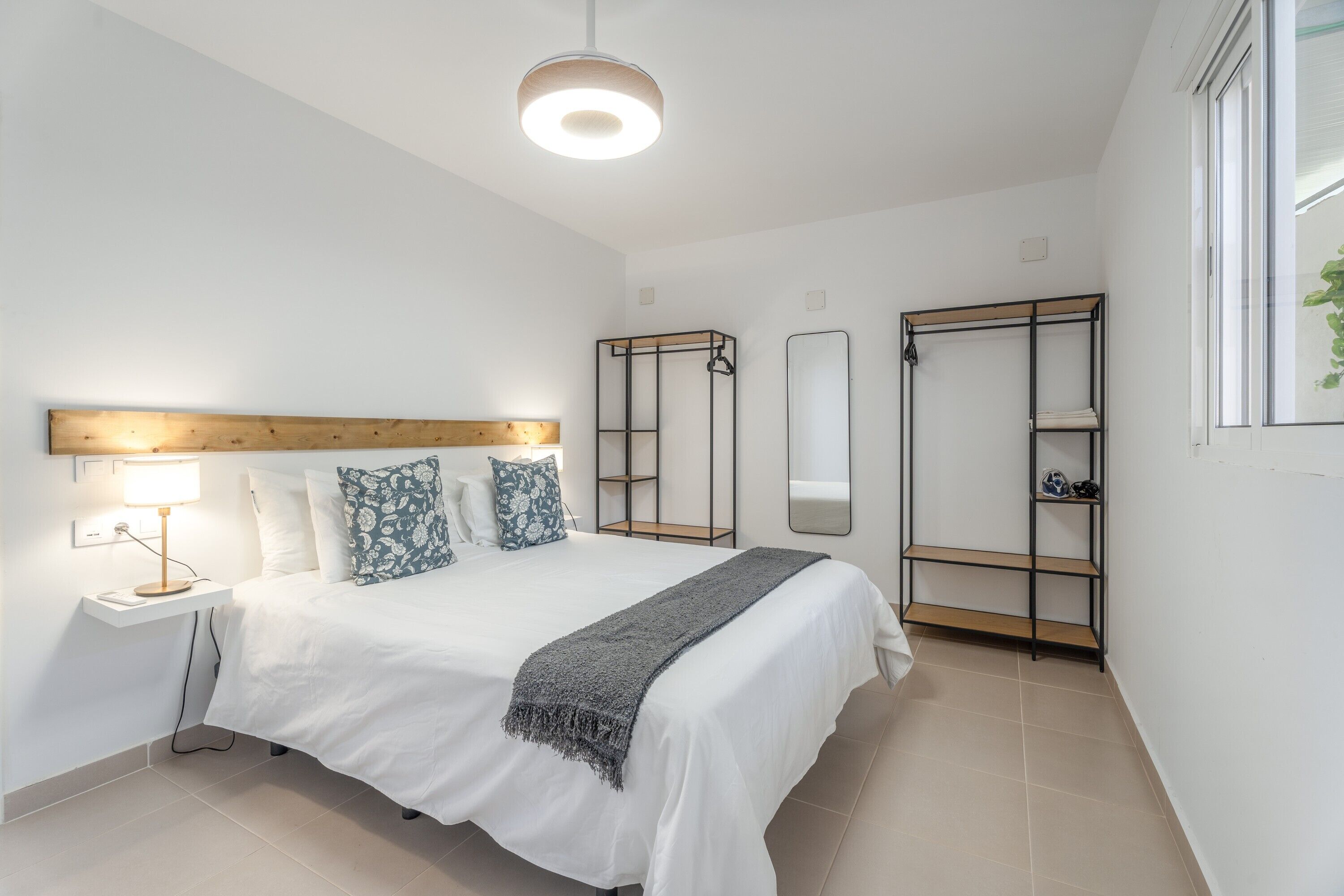 1 slaapkamer, een strijkplank/strijkijzer, wifi, beddengoed