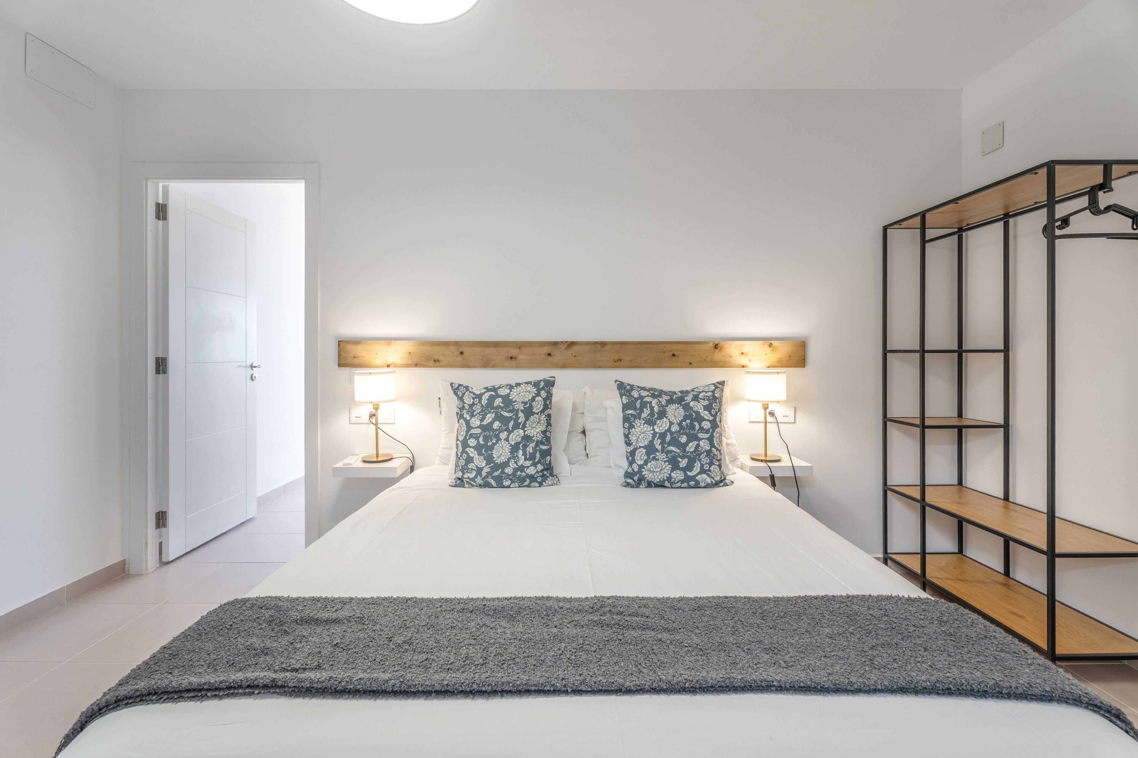 1 slaapkamer, een strijkplank/strijkijzer, wifi, beddengoed