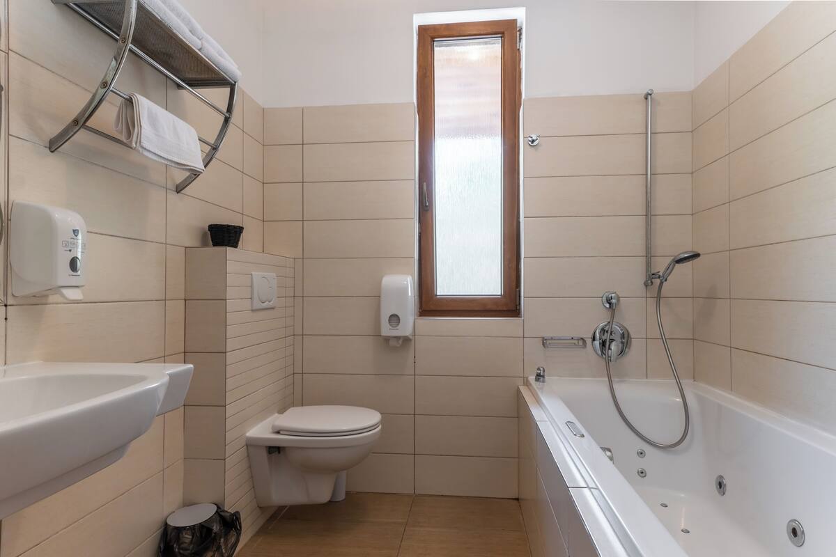 Double Room | Bathroom