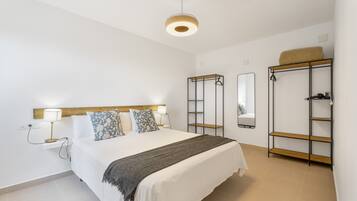 1 habitación, tabla de planchar con plancha, wifi y ropa de cama