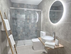 Dutxa, assecador de cabells i tovalloles 