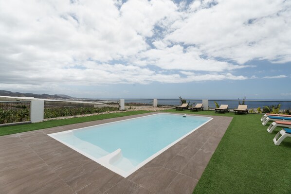 Pool - Vacation Apartment 'Beautiful Sea View and Pool Finca 6' with Sea View, Shared Pool and Wi-Fi (Adeje)