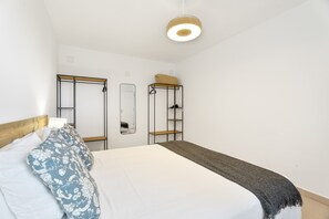 1 slaapkamer, een strijkplank/strijkijzer, wifi, beddengoed