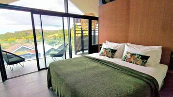 5 bedrooms, desk, iron/ironing board, WiFi