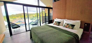 5 bedrooms, desk, iron/ironing board, WiFi