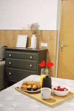 Dining - Malvarrosa Beach | 3hab| 5hues| Pet friendly (València)