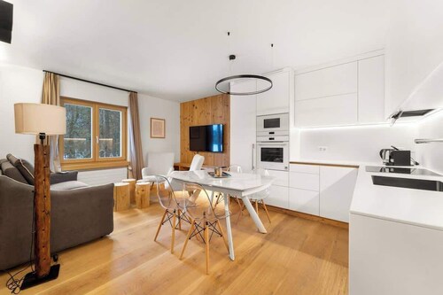 Modern 2 bedr 6 minutes from St Moritz