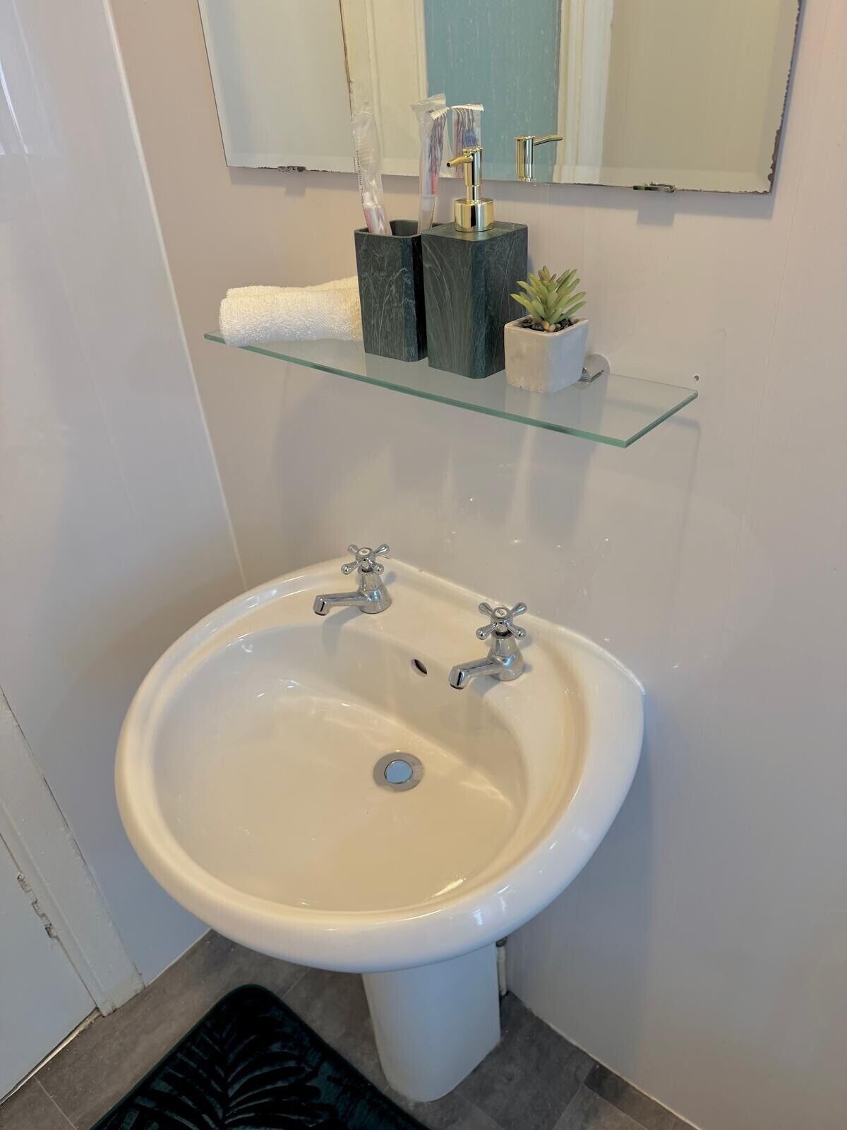 淋浴设施、吹风机、毛巾