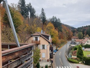 المنطقة المحيطة بالمنشأة