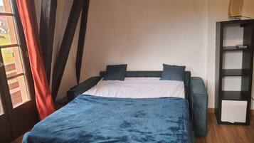 1 bedroom, WiFi, bed sheets