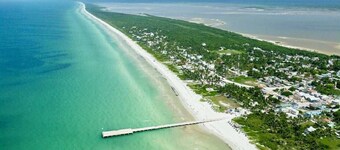 Charming 2-bedroom lodge in wonderful Sisal with AC