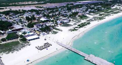 Charming 2-bedroom lodge in wonderful Sisal with AC