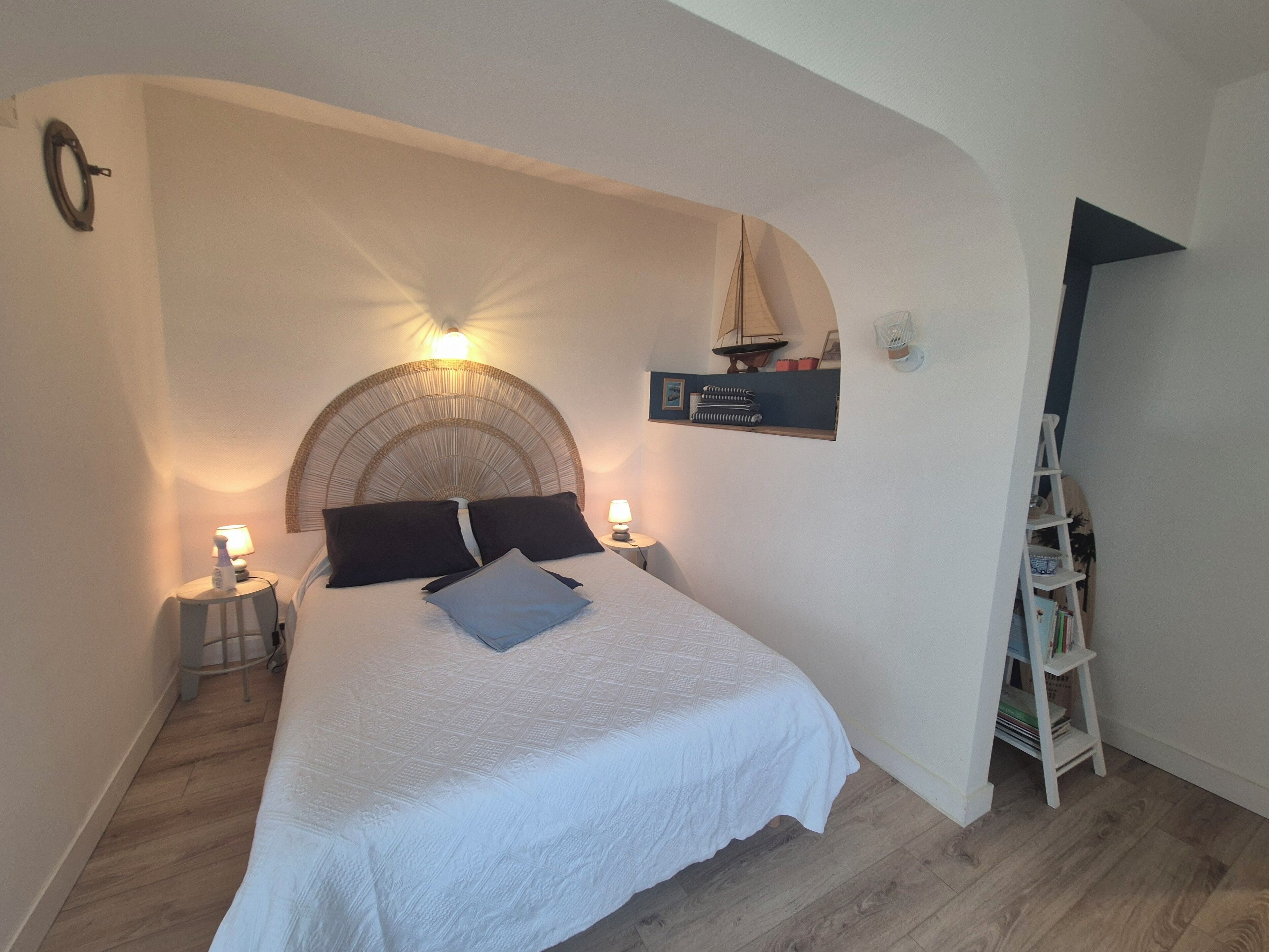 1 bedroom, bed sheets