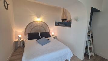 1 bedroom, bed sheets