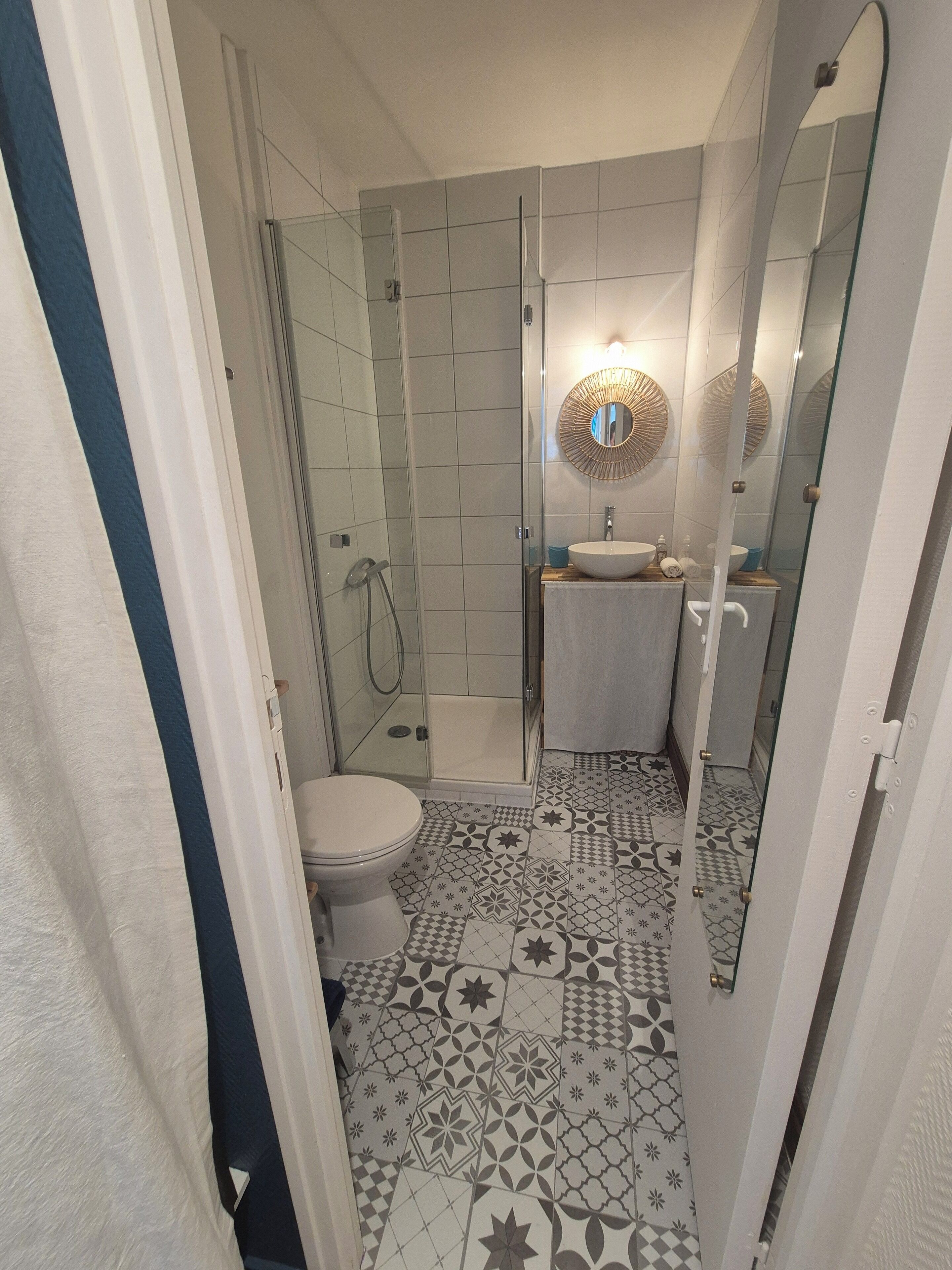 Shower, towels, soap, toilet paper