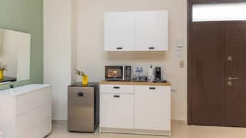 Economy Room, City View | Private kitchen | Espresso maker, coffee/tea maker, electric kettle