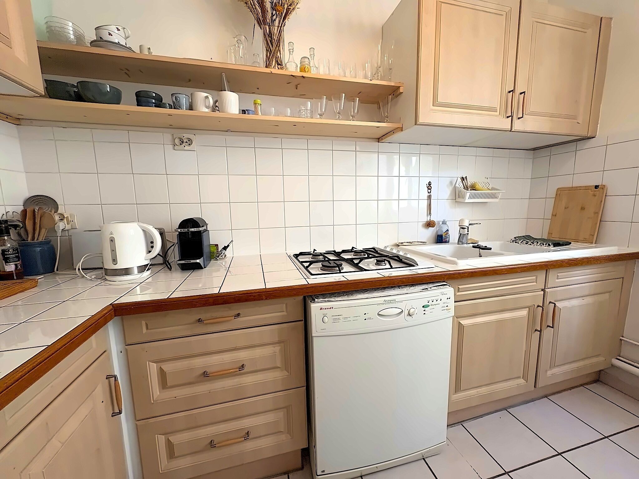 Refrigerador, microondas, parrilla de estufa y lavavajillas 