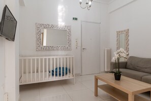 TV - Apartment 'Unique Stays in Athens' with Shared Terrace, Wi-Fi and Air Conditioning (Kallithea)