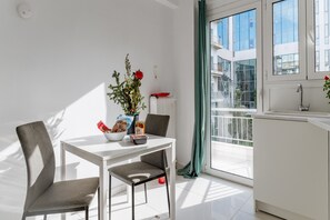 Dining - Apartment 'Unique Stays in Athens' with Shared Terrace, Wi-Fi and Air Conditioning (Kallithea)