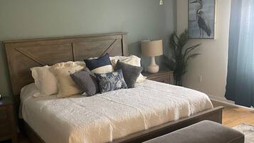 2 habitaciones, tabla de planchar con plancha y cuna de viaje