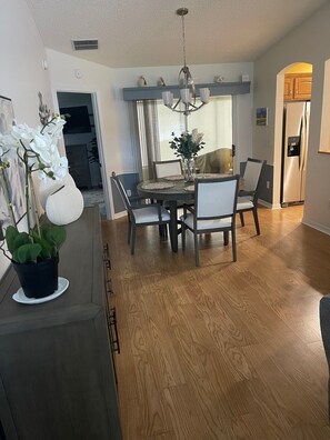 Dining - Newly Renovated 2BR/2BA + Golf Cart, WiFi & Streaming! (The Villages)