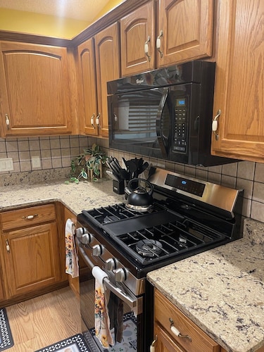 Newly Renovated 2BR/2BA + Golf Cart, WiFi & Streaming!