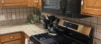 Newly Renovated 2BR/2BA + Golf Cart, WiFi & Streaming!